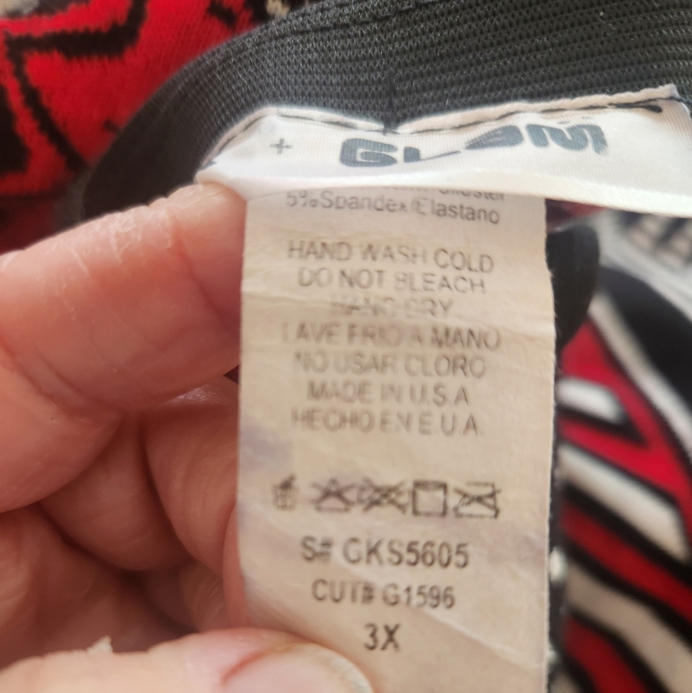 K GLAM Geometric Patterned Red WHITE and Black Skirt Thich Stretch Plus 3X - Picture 6 of 7
